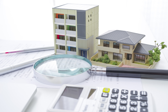 【金利上昇で売却金額が安くなる？】一棟アパートの売却タイミングはいつ？出口利回りの意味と金利・家賃・築年数の関係を解説